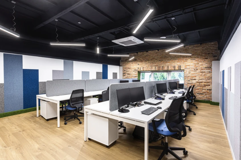 Verseo Poznań Office with Duo Acoustic Screens on desks