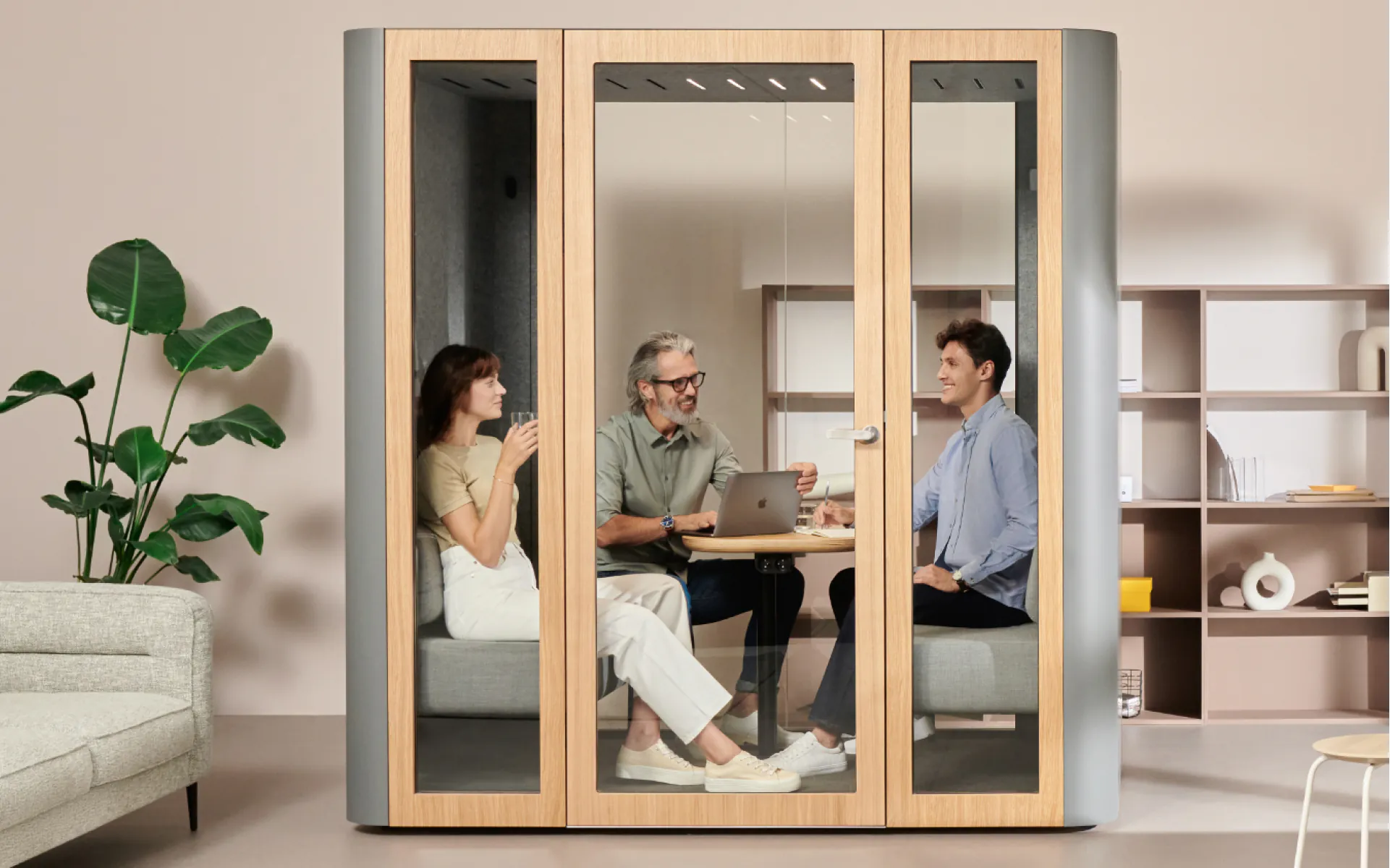 Space Pod by Mute Meeting for 4 people with sofas