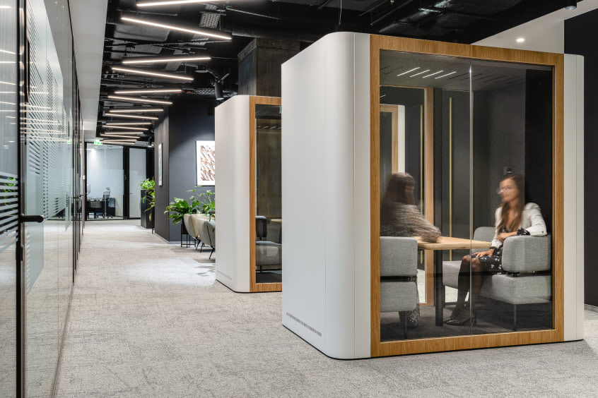 CMS Warszawa Workspace with Space L Meeting Pod